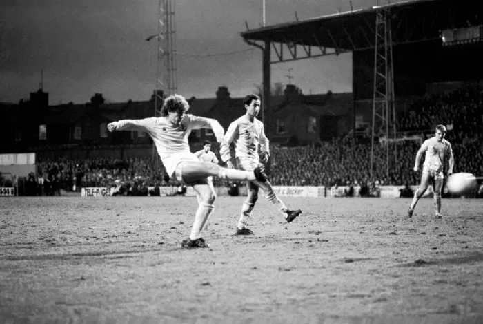 Framed Print : English League Division One match at Kenilworth Road. Luton Town 1 v Tottenham Hotspur 1