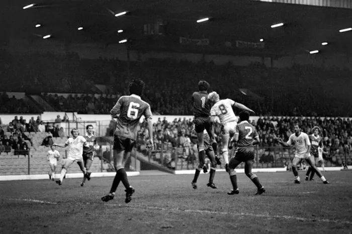 Framed Print : English League Division Two match. Leeds United 1 v Charlton Athletic 2