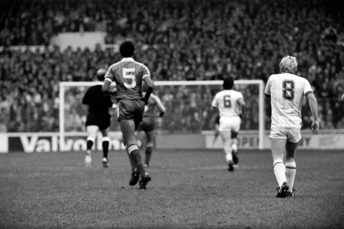 Framed Print : English League Division Two match. Leeds United 1 v Charlton Athletic 2