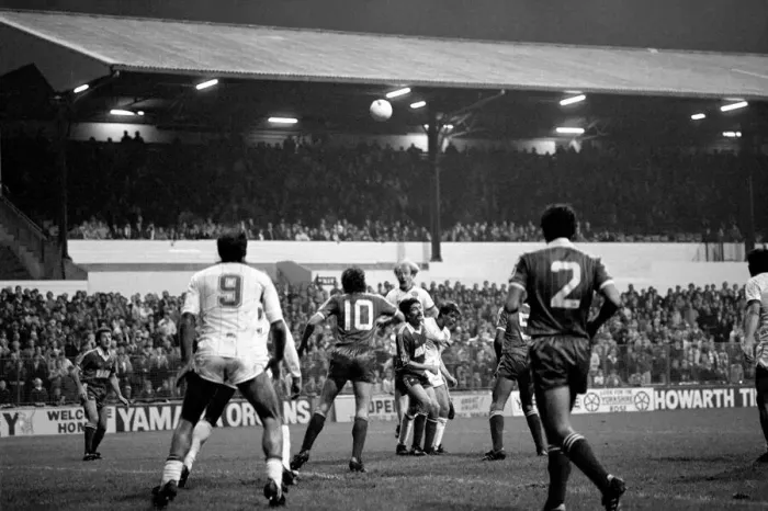Framed Print : English League Division Two match. Leeds United 1 v Charlton Athletic 2