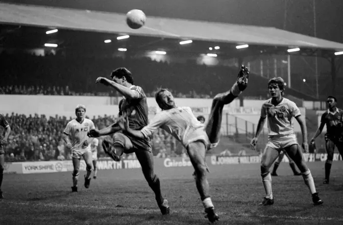Framed Print : English League Division Two match. Leeds United 1 v Charlton Athletic 2