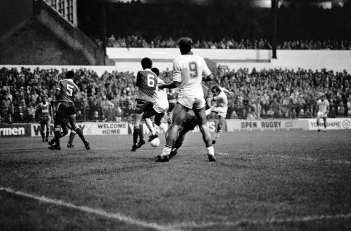Framed Print : English League Division Two match. Leeds United 1 v Charlton Athletic 2