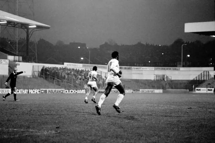 Framed Print : English League Division Two match. Leeds United 1 v Charlton Athletic 2