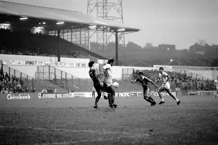Framed Print : English League Division Two match. Leeds United 1 v Charlton Athletic 2
