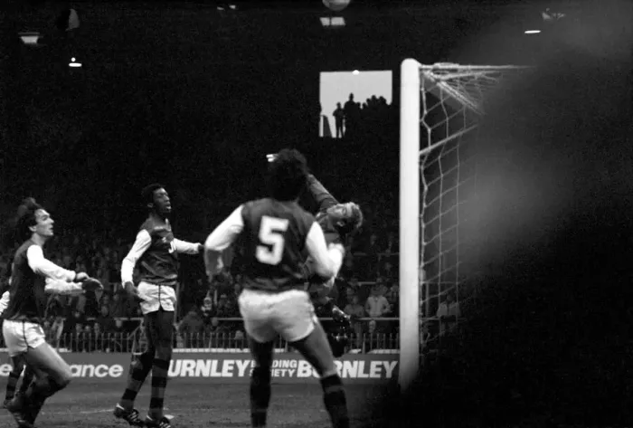 Framed Print : English League Division One match at Maine Road. Manchester City 2 v Arsenal 1