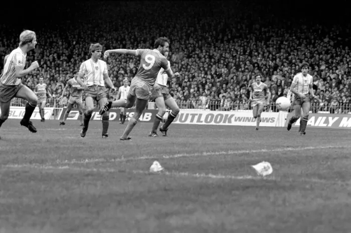 Framed Print : English League Division One match at Maine Road. Manchester City 2 v Sunderland 2
