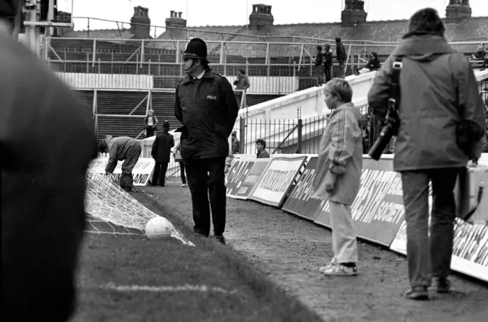 Framed Print : English League Division One match at Maine Road. Manchester City 2 v Sunderland 2 Framed Print : English League Division One match at Maine Road. Manchester City 2 v Sunderland 2