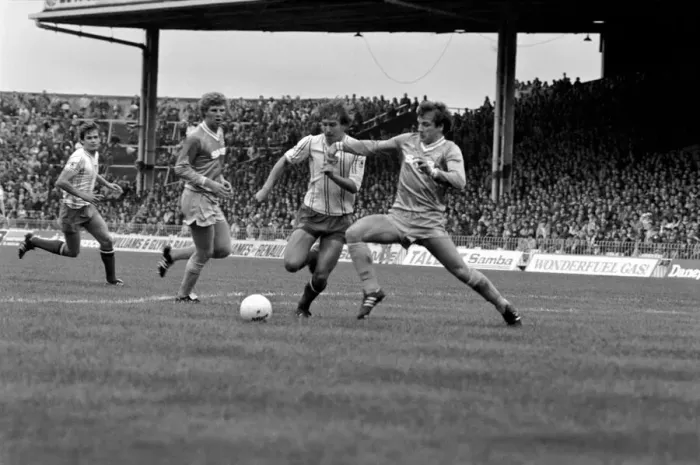 Framed Print : English League Division One match at Maine Road. Manchester City 2 v Sunderland 2 Framed Print : English League Division One match at Maine Road. Manchester City 2 v Sunderland 2