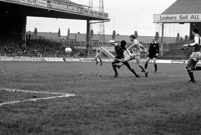 Framed Print : English League Division One match at Maine Road. Manchester City 0 v Arsenal 0 Framed Print : English League Division One match at Maine Road. Manchester City 0 v Arsenal 0