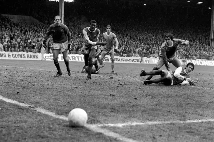 Framed Print : English League Division One match at Maine Road. Manchester City 0 v Arsenal 0