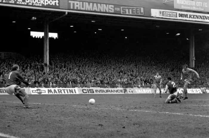 Framed Print : English League Division One match at Maine Road. Manchester City 0 v Arsenal 0