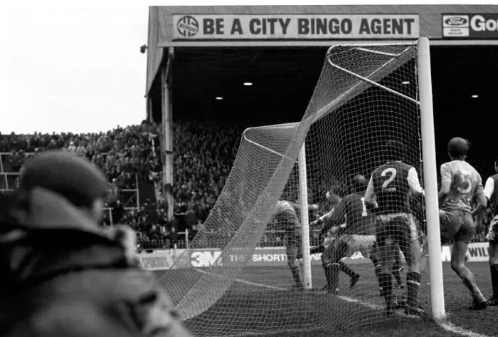 Framed Print : English League Division One match at Maine Road. Manchester City 0 v Arsenal 0 Framed Print : English League Division One match at Maine Road. Manchester City 0 v Arsenal 0