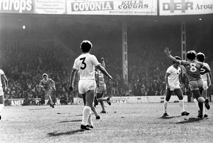 Framed Print : English League Division One match at Maine Road. Manchester City 1 v Everton 1