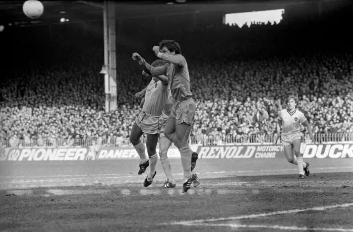 Framed Print : English League Division One match at Maine Road. Manchester City 1 v Everton 1