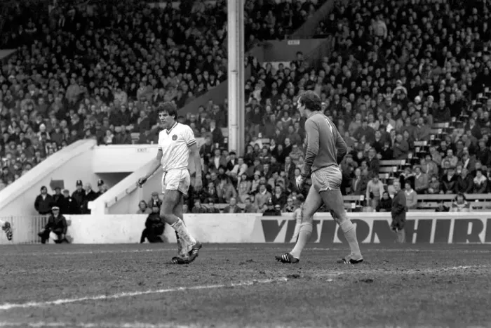 Framed Print : English League Division One match at Maine Road. Manchester City 1 v Everton 1 Framed Print : English League Division One match at Maine Road. Manchester City 1 v Everton 1