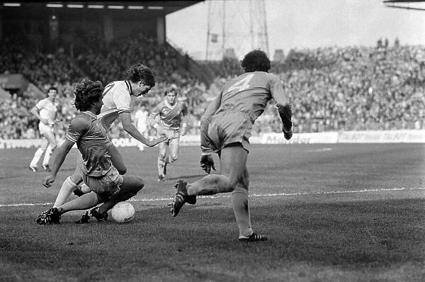 English League Division One match at Maine Road. Manchester City 1 v Everton 1