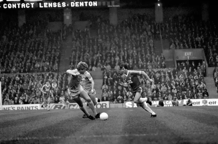 Framed Print : English League Division One match at Maine Road. Manchester City 3 v Middlesbrough 2 Framed Print : English League Division One match at Maine Road. Manchester City 3 v Middlesbrough 2