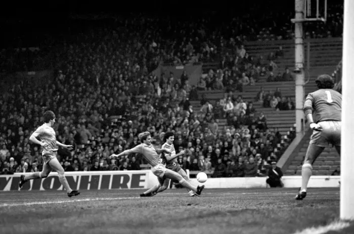 Framed Print : English League Division One match at Maine Road. Manchester City 3 v Middlesbrough 2 Framed Print : English League Division One match at Maine Road. Manchester City 3 v Middlesbrough 2