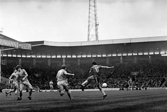 Framed Print : English League Division One match at Maine Road. Manchester City 3 v Middlesbrough 2 Framed Print : English League Division One match at Maine Road. Manchester City 3 v Middlesbrough 2