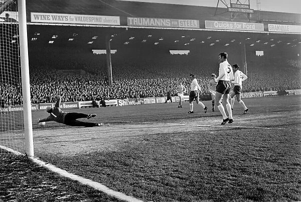 English League Division One match at Maine Road Manchester City 1 v Leeds United 2