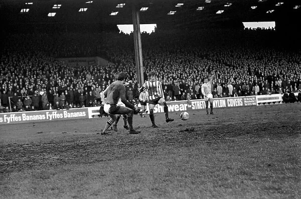 English League Division One match at Maine Road Manchester City 1 v Southampton 0
