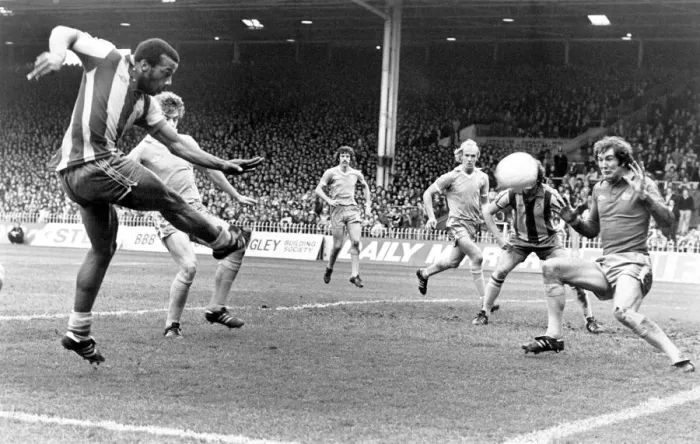 Framed Print : English League Division One match at Maine Road. Manchester City 2 v West Bromwich Framed Print : English League Division One match at Maine Road. Manchester City 2 v West Bromwich