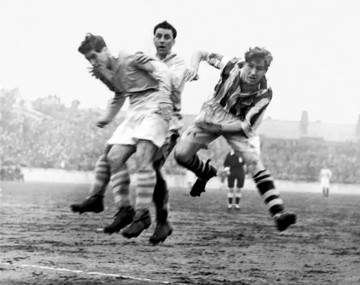 Framed Print : English League Division One match at Maine Road. Manchester City 1 v West Bromwich Framed Print : English League Division One match at Maine Road. Manchester City 1 v West Bromwich