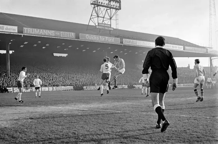 Framed Print : English League Division One match at Maine Road Manchester City 1 v Leeds United 2