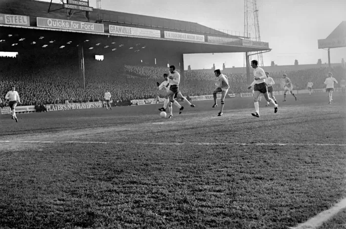 Framed Print : English League Division One match at Maine Road Manchester City 1 v Leeds United 2 Framed Print : English League Division One match at Maine Road Manchester City 1 v Leeds United 2