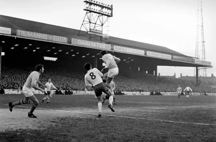Framed Print : English League Division One match at Maine Road Manchester City 1 v Leeds United 2 Framed Print : English League Division One match at Maine Road Manchester City 1 v Leeds United 2
