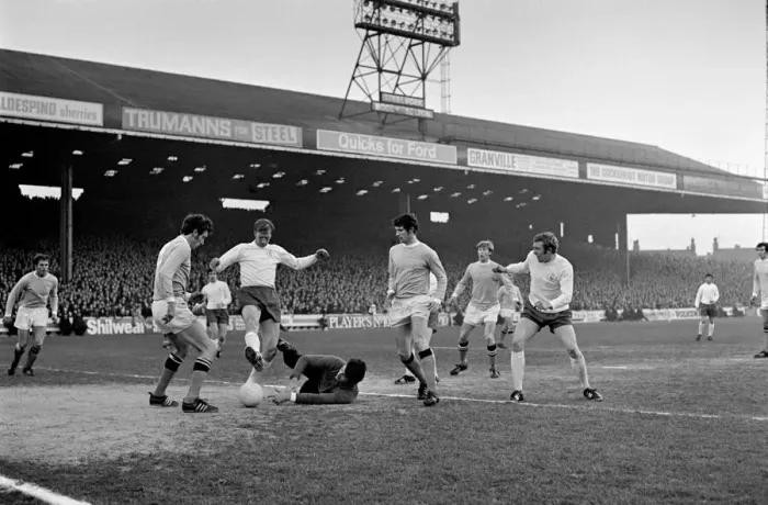 Framed Print : English League Division One match at Maine Road Manchester City 1 v Leeds United 2