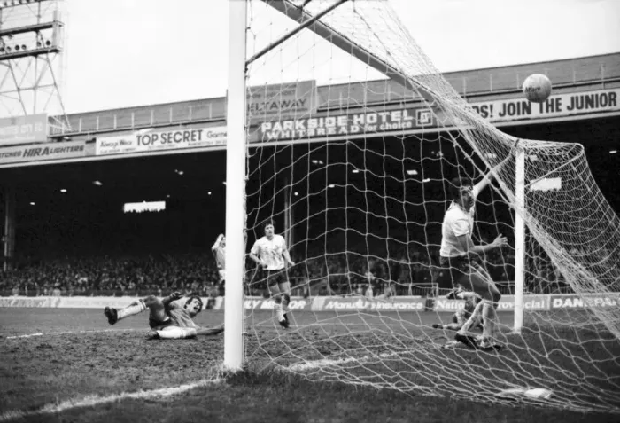 Framed Print : English League Division One match at Maine Road Manchester City 2 v Tottenham Framed Print : English League Division One match at Maine Road Manchester City 2 v Tottenham