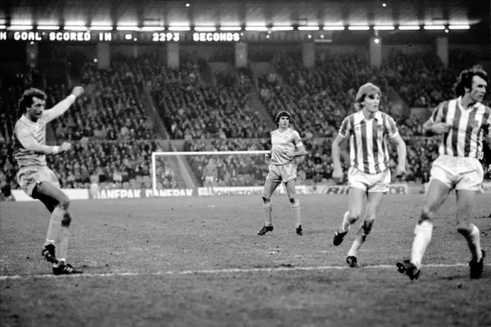 Framed Print : English League Division One match. Manchester City 1 v Stoke City 1 Framed Print : English League Division One match. Manchester City 1 v Stoke City 1
