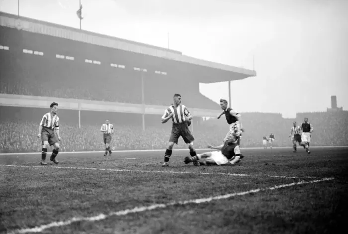 Framed Print : English league division one match match between Arsenal Framed Print : English league division one match match between Arsenal
