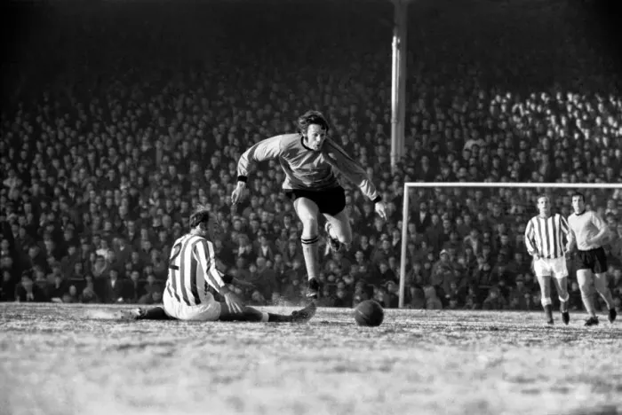 Framed Print : English League Division One match at Molineux Wolverhampton Wanderers 1 v Framed Print : English League Division One match at Molineux Wolverhampton Wanderers 1 v