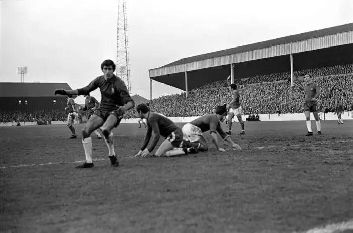 Framed Print : English League Division One match Nottingham Forest 1 v Chelsea 1 Framed Print : English League Division One match Nottingham Forest 1 v Chelsea 1