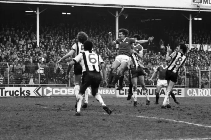 Framed Print : English League Division One match. Notts County 1 v Manchester United 3