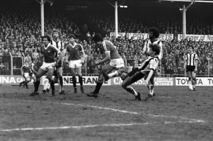 Framed Print : English League Division One match. Notts County 1 v Manchester United 3 Framed Print : English League Division One match. Notts County 1 v Manchester United 3