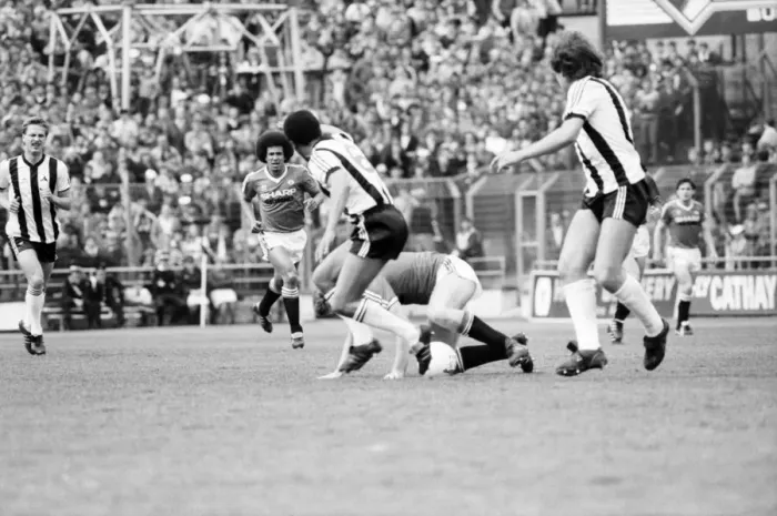 Framed Print : English League Division One match. Notts County 3 v Manchester United 2