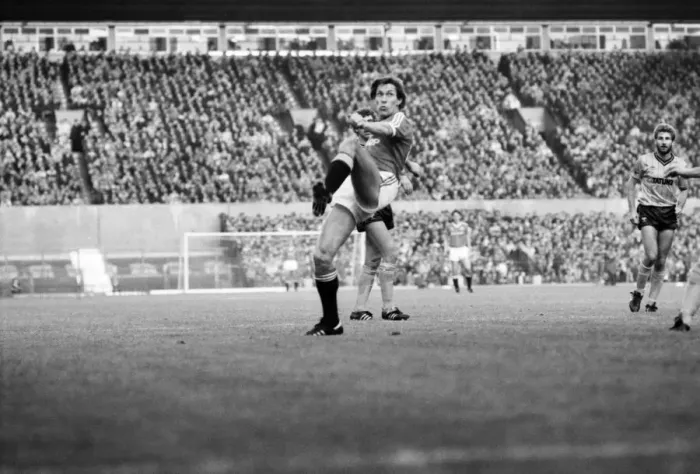 Framed Print : English League Division One match at Old Trafford. Manchester United 3 v Wolverhampton Framed Print : English League Division One match at Old Trafford. Manchester United 3 v Wolverhampton