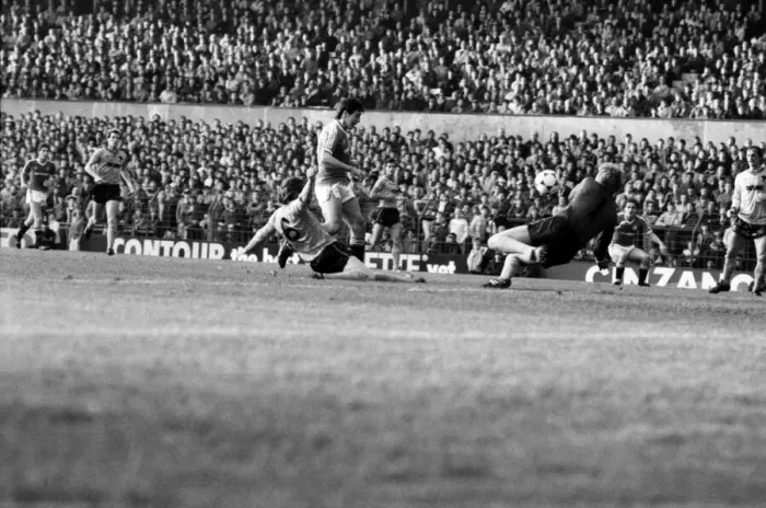 Framed Print : English League Division One match at Old Trafford. Manchester United 3 v Wolverhampton