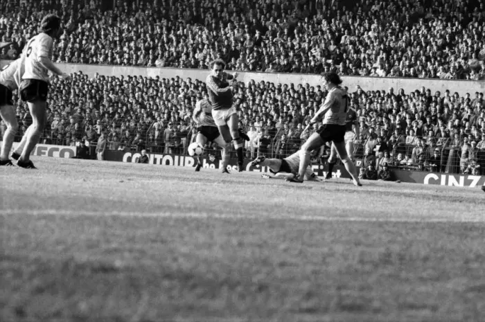Framed Print : English League Division One match at Old Trafford. Manchester United 3 v Wolverhampton