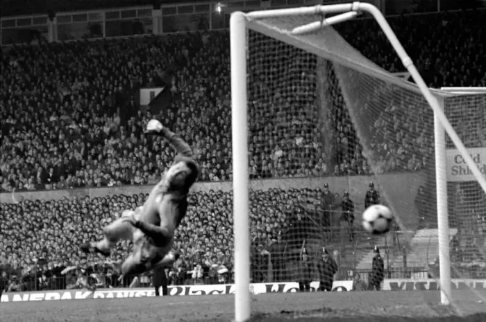 Framed Print : English League Division One match at Old Trafford. Manchester United 1 v Manchester City Framed Print : English League Division One match at Old Trafford. Manchester United 1 v Manchester City