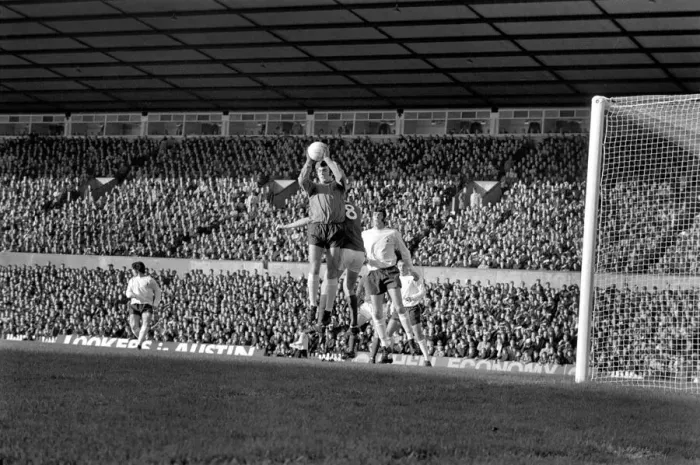 Framed Print : English League Division One Match at Old Trafford. Manchester United 3 v Tottenham