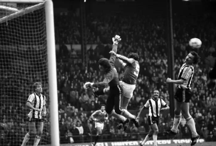 Framed Print : English League Division One match at Old Trafford. Manchester United 4 v Notts County 0 Framed Print : English League Division One match at Old Trafford. Manchester United 4 v Notts County 0