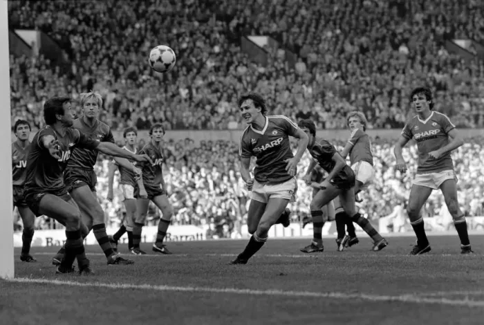 Framed Print : English League Division One match at Old Trafford. Manchetser United 0 v Arsenal 0 Framed Print : English League Division One match at Old Trafford. Manchetser United 0 v Arsenal 0
