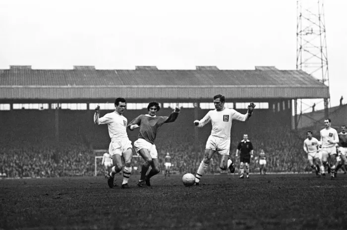 Framed Print : English League Division One match at Old Trafford. Manchester United 6 v Framed Print : English League Division One match at Old Trafford. Manchester United 6 v