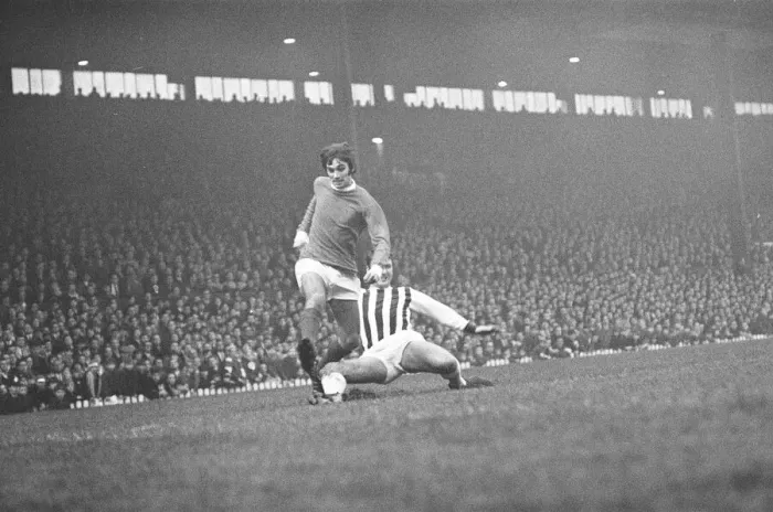 Framed Print : English League Division One match at Old Trafford, Manchester United 2 v West Bromwich Framed Print : English League Division One match at Old Trafford, Manchester United 2 v West Bromwich