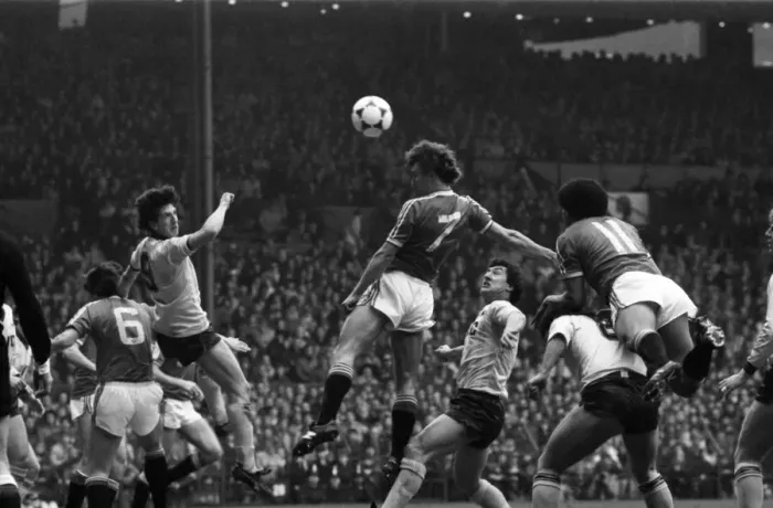 Framed Print : English League Division One match at Old Trafford. Manchester United 4 v Arsenal 0 Framed Print : English League Division One match at Old Trafford. Manchester United 4 v Arsenal 0