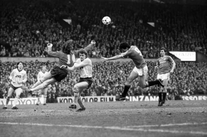 Framed Print : English League Division One match at Old Trafford. Manchester United 4 v Arsenal 0 Framed Print : English League Division One match at Old Trafford. Manchester United 4 v Arsenal 0